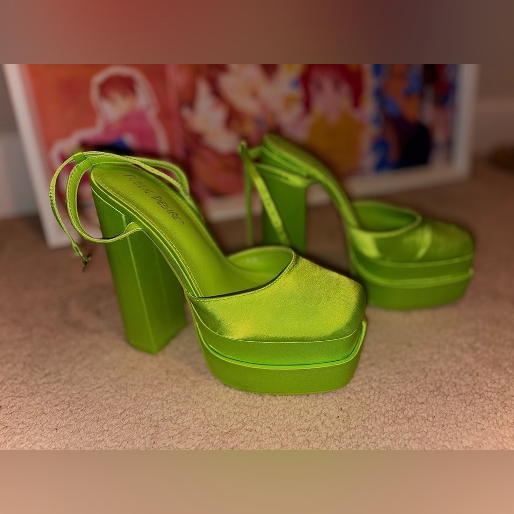 Moonchild Lime Green Satin Closed Toe Statement Platform Block Heels - Women’s 8 - Picture 1 of 6